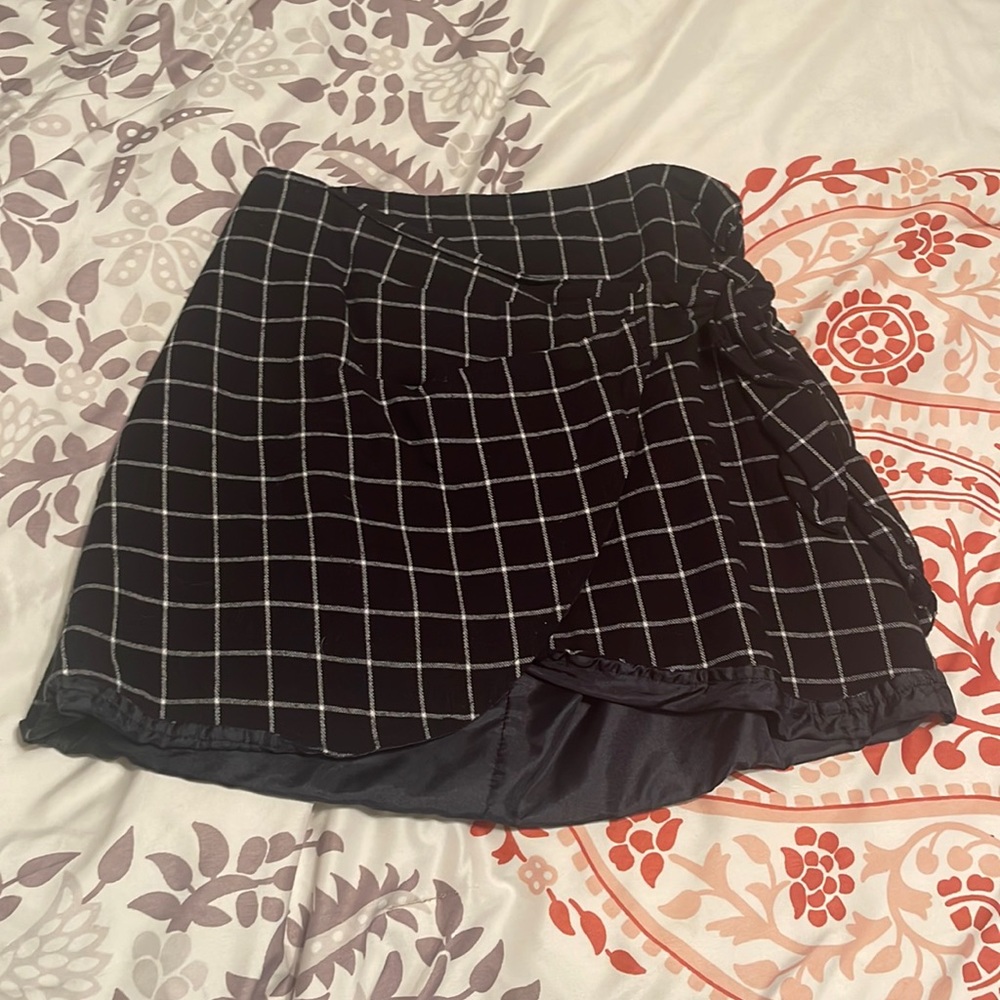 Essue Black Skirt
